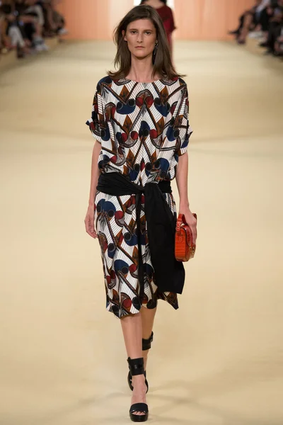 Look 18